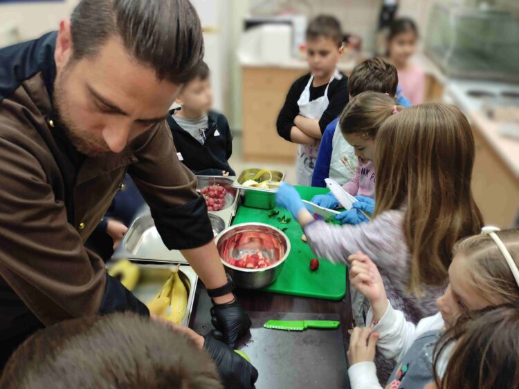 Δημιουργούμε με έναν Σεφ - Ο ΣΕΜ στο 10ο Πειραματικό Δημοτικό Σχολείο Καλαμάτας